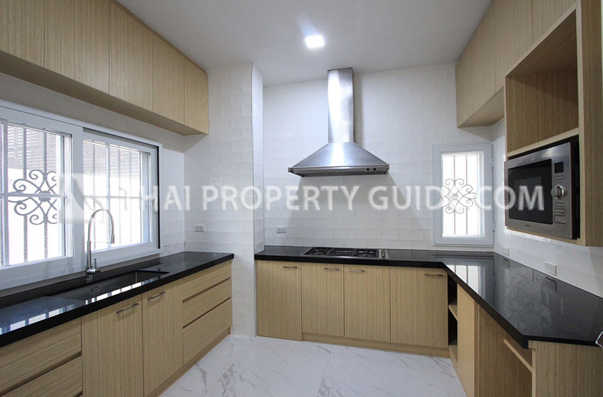 House with Private Pool in Sukhumvit 